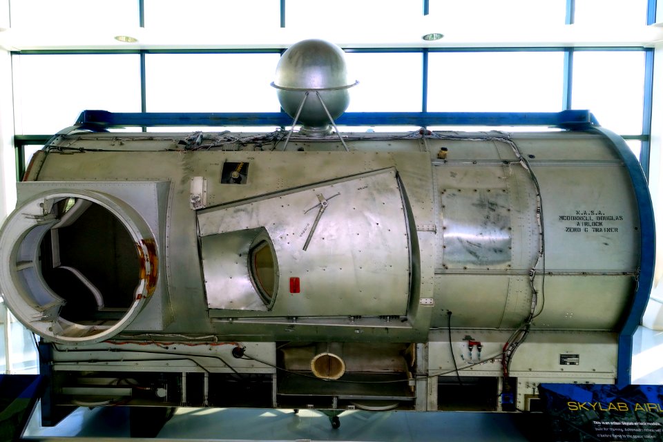 Skylab Airlock Module - Evergreen Aviation & Space Museum - McMinnville, Oregon - DSC00819