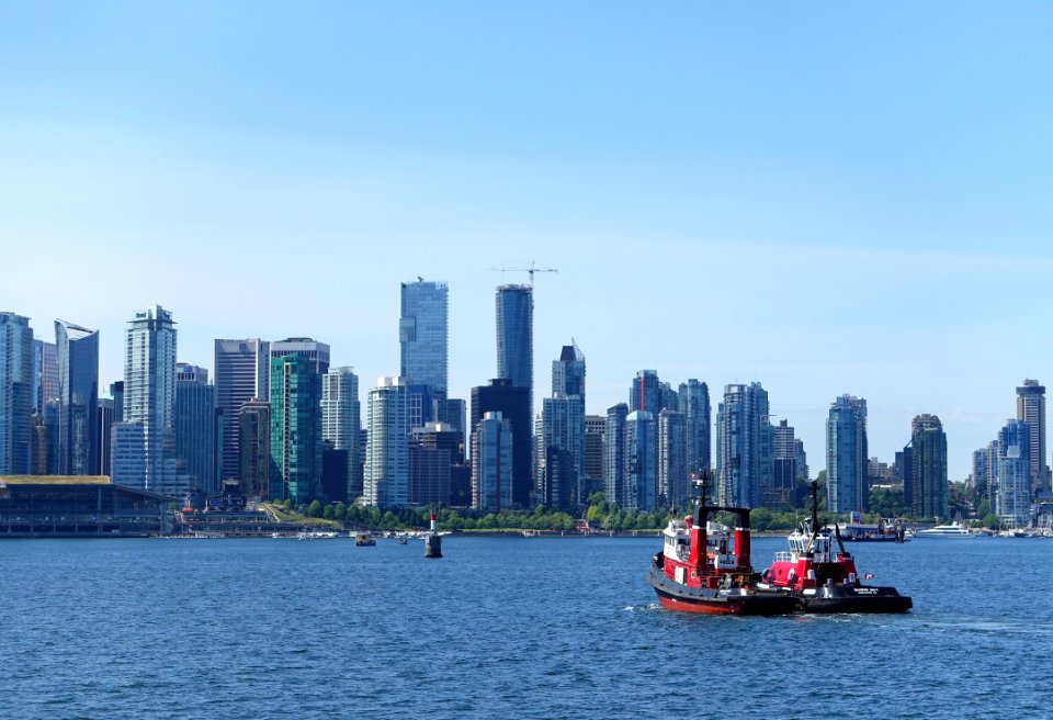 Skyline with tugboat - Vancouver, Canada - DSC09337