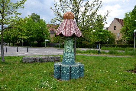 Skulptur Echinacea von Christine Gersch im Seelgrabenpark (Berlin-Marzahn) 2v2