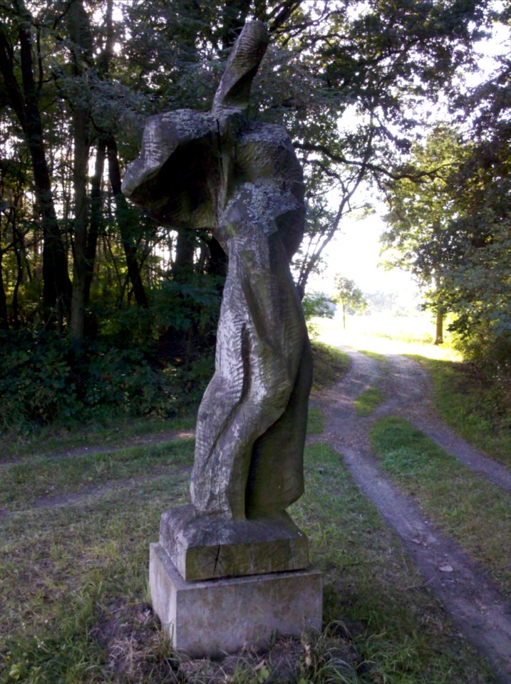 Skulptur zum Thema Engel im Skulpturenpark Bülzig am Radweg Berlin–Leipzig 2016d