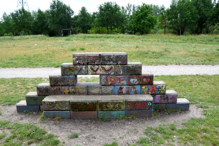 Skulptur im Seelgrabenpark (Berlin-Marzahn) 2v16