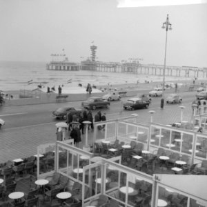 Slecht weer met paasdagen, de Boulevard op Scheveningen, Bestanddeelnr 916-2461
