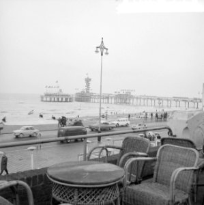 Slecht weer met paasdagen, de Boulevard op Scheveningen, Bestanddeelnr 916-2459