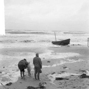 Slecht weer aan de kust, Bestanddeelnr 916-6242
