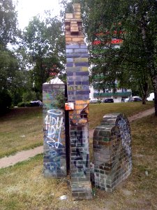Skulptur Grenzwächter von Christian Uhlig (1991) in Berlin-Marzahn
