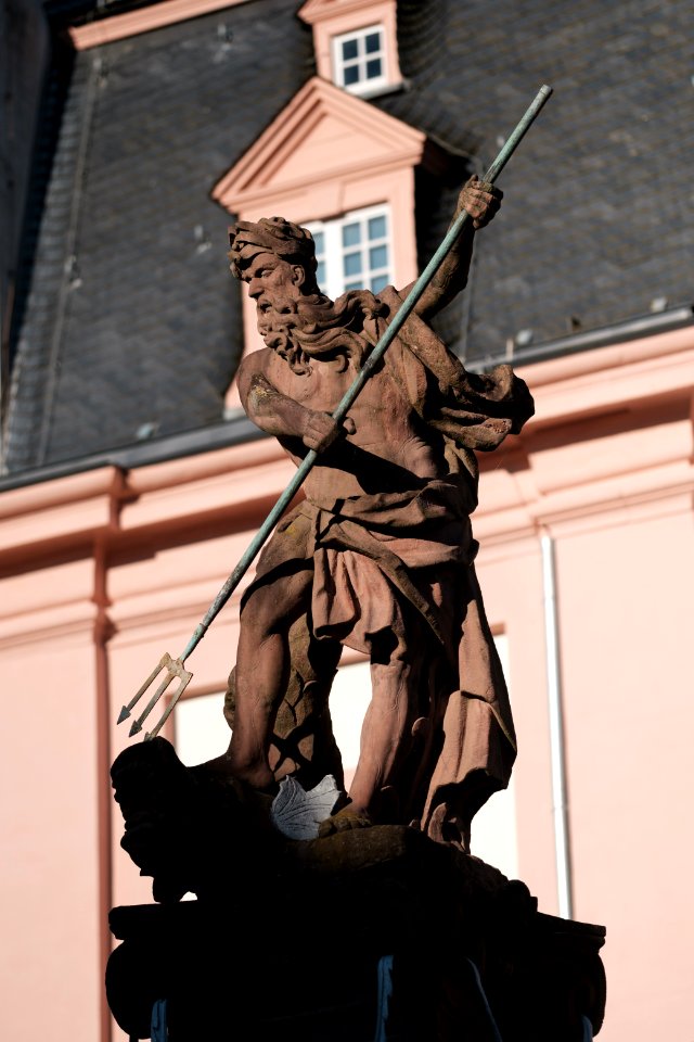 Skulptur auf dem Neptunbrunnen auf dem Marktplatz in Weilburg