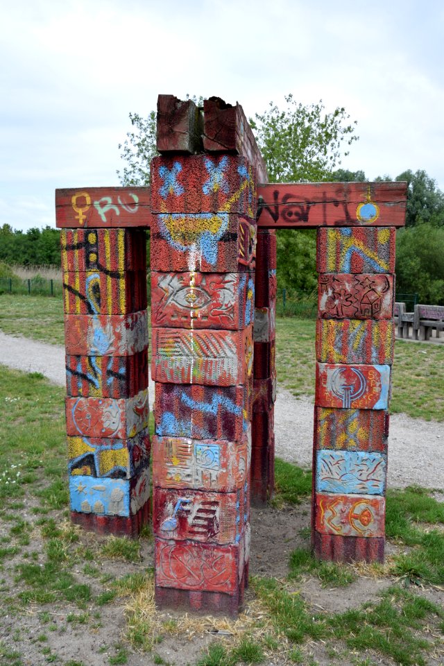 Skulptur im Seelgrabenpark (Berlin-Marzahn) 10v16