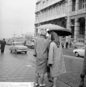 Slecht weer met paasdagen, de Boulevard op Scheveningen, Bestanddeelnr 916-2460