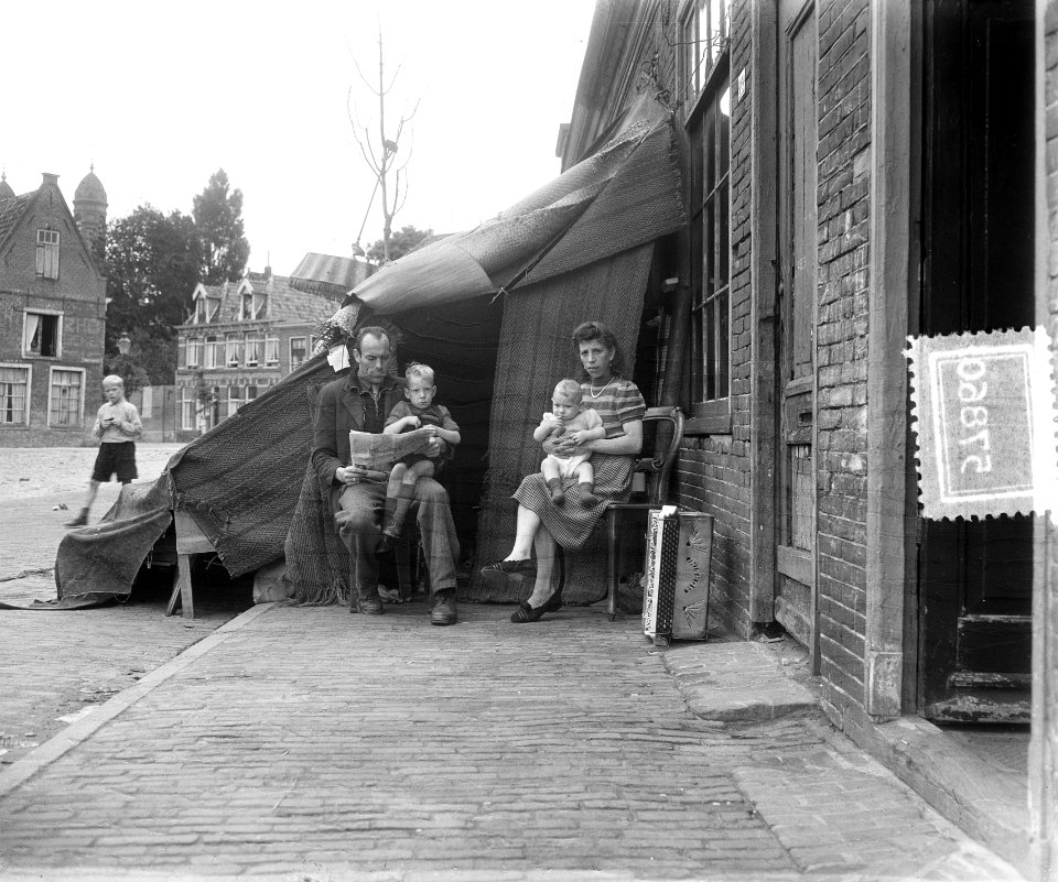 Slechte woongelegenheid voor gezin Oerlemans in Hoorn, Bestanddeelnr 905-7860