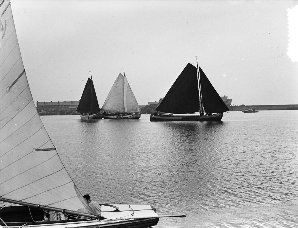 Skutjeszeilen op IJsselmeer. De Lemmer, Bestanddeelnr 904-7213