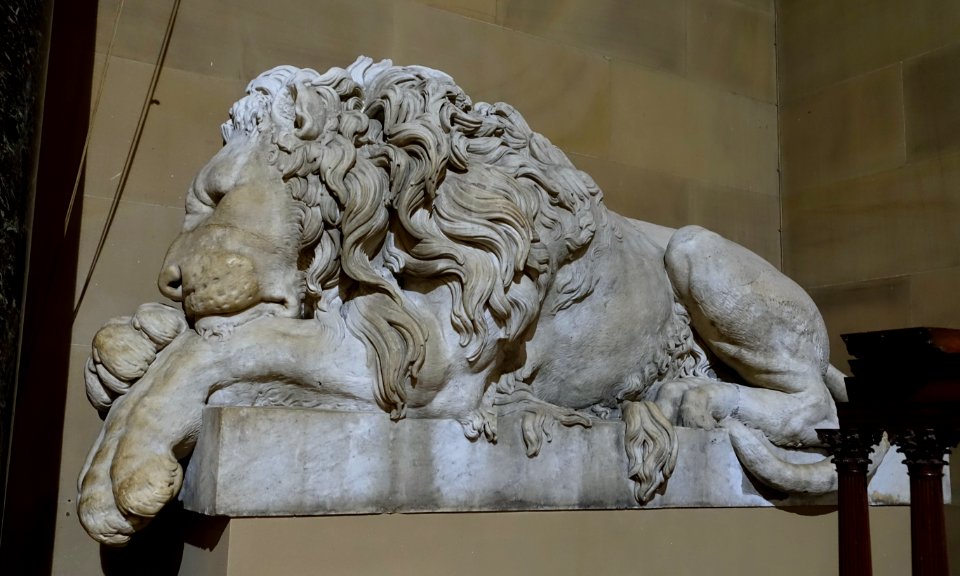 Sleeping Lion, after Canova, by Rinaldo Rinaldi, 1825 - Sculpture Gallery, Chatsworth House - Derbyshire, England - DSC03508