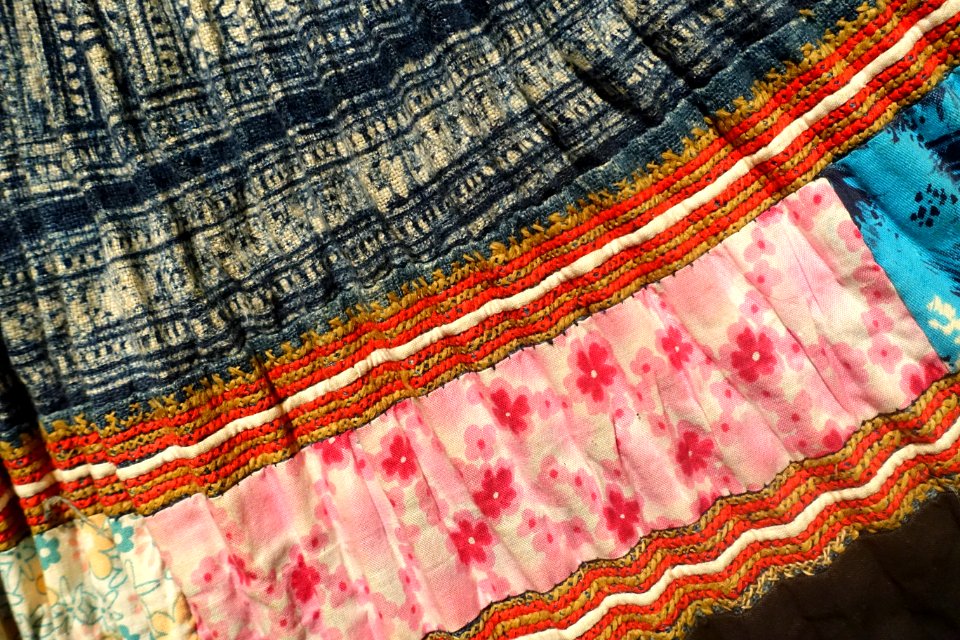 Skirt, Hmong Hoa, Tuyen Quang, view 2, 1976, three sewn panels in hemp, major part in batik, embroidered patterns and applique - Vietnamese Women's Museum - Hanoi, Vietnam - DSC03747