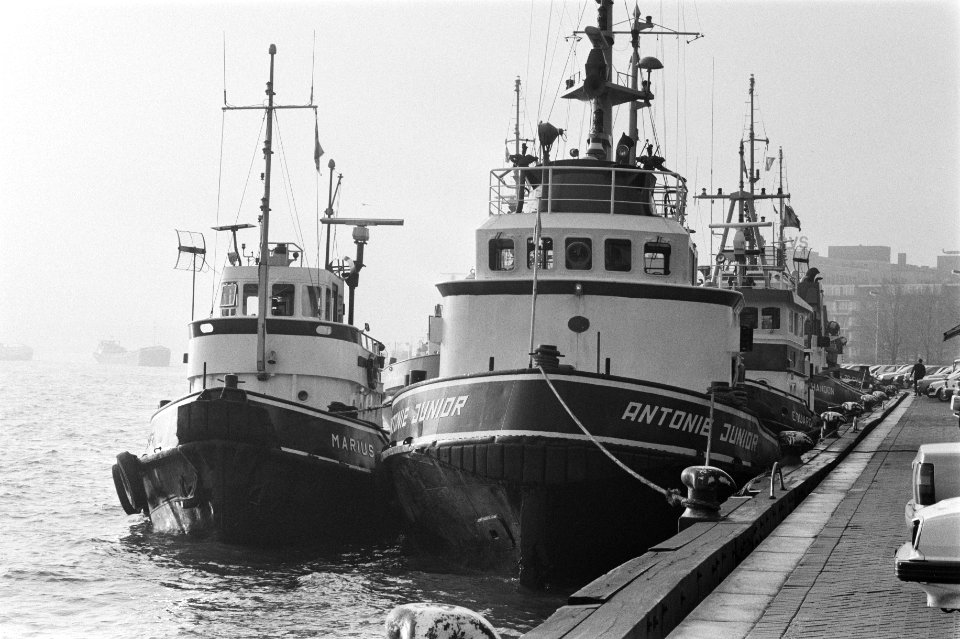 Sleepboten van de nieuwe sleepdienst Kooren in Rotterdamse haven, Bestanddeelnr 934-1774