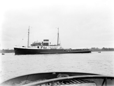 Sleepboot Zwarte Zee, waarschijnlijk op het Noordzeekanaal, Bestanddeelnr 189-0852