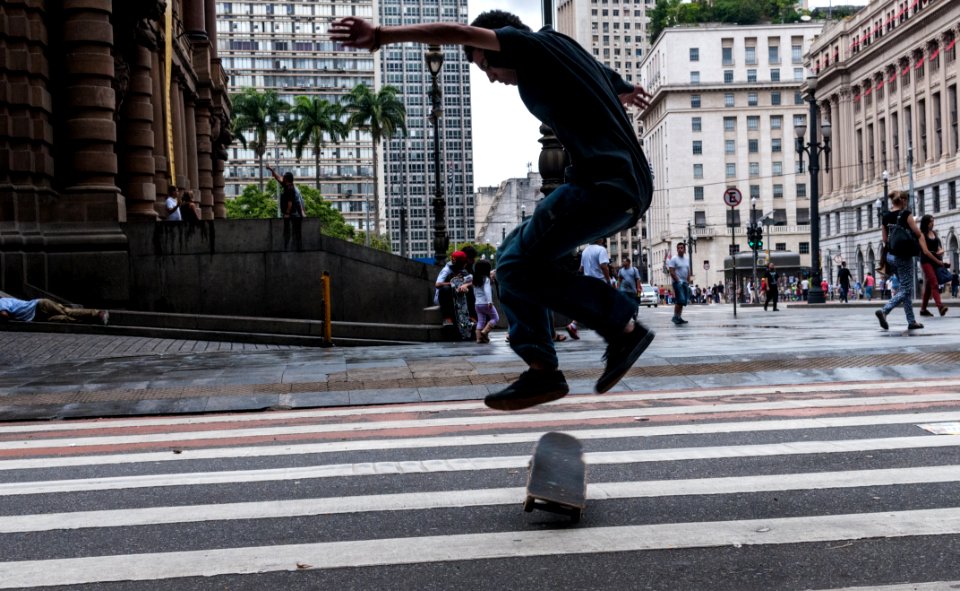 Skateboarding in São Paulo center