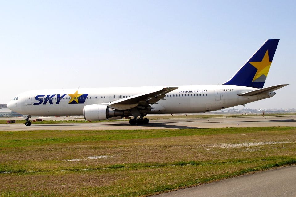 SkymarkAirlines B767-300ER fukuoka 20090406142450