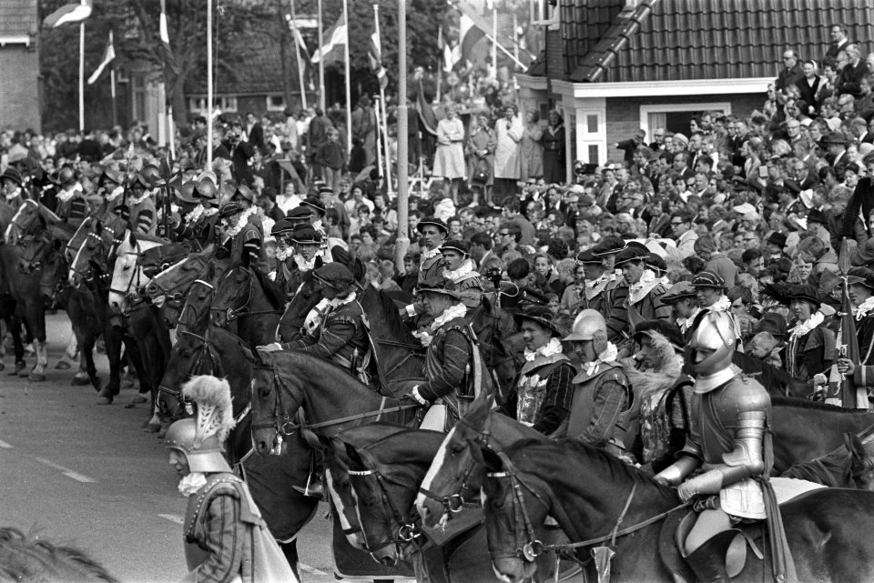 Slag bij Heiligerlee herdacht. Een historisch defile trok door Heiligerlee, Bestanddeelnr 921-3815