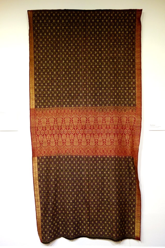 Skirt cloth (sarong), Terengganu, Malaysia, view 1, late 19th century, silk, gold thread - Textile Museum of Canada - DSC01004