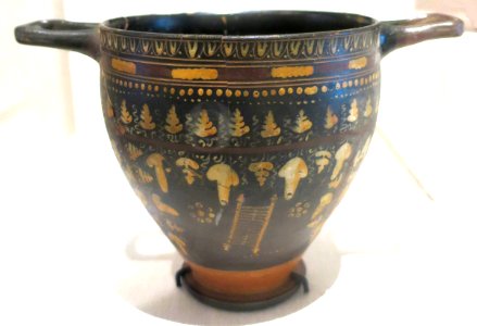 Skyphos from Apulia, Gnathia ware, California Palace of the Legion of Honor