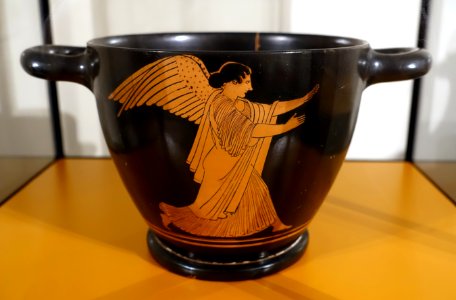 Skyphos with a love chase, red figure, Nola, c. 450 BC, ceramic - Hessisches Landesmuseum Darmstadt - Darmstadt, Germany - DSC01134