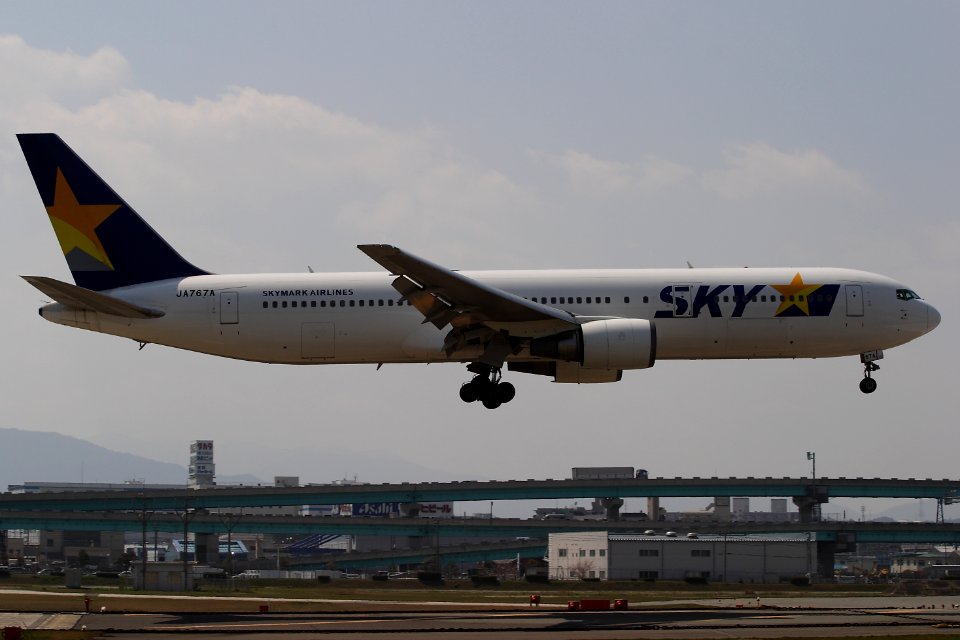 SkymarkAirlines B767-300ER fukuoka 20060330130224