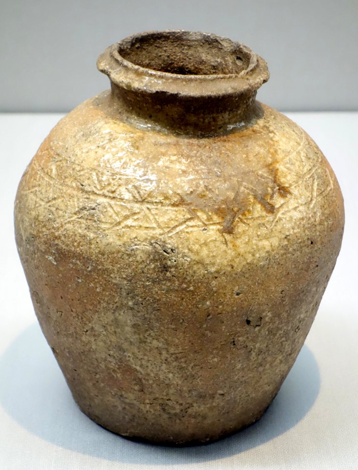 Small Jar, Shigaraki ware, Muromachi period, 15th century, cypress fence design and natural glaze - Tokyo National Museum - DSC05279