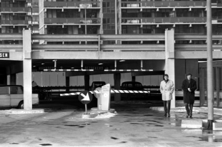 Slagbomen in garages in Bijlmermeer, Bestanddeelnr 925-3535