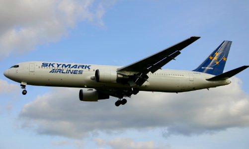 SkymarkAirlines B767-300ER fukuoka 20041227144706