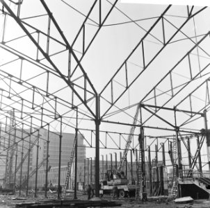Sloop Ahoy-hallen te Rotterdam, bezig met dakconstructie (lijkend op meccanodoos, Bestanddeelnr 918-8111