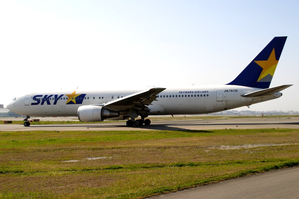 SkymarkAirlines B767-300ER fukuoka 20090406152344