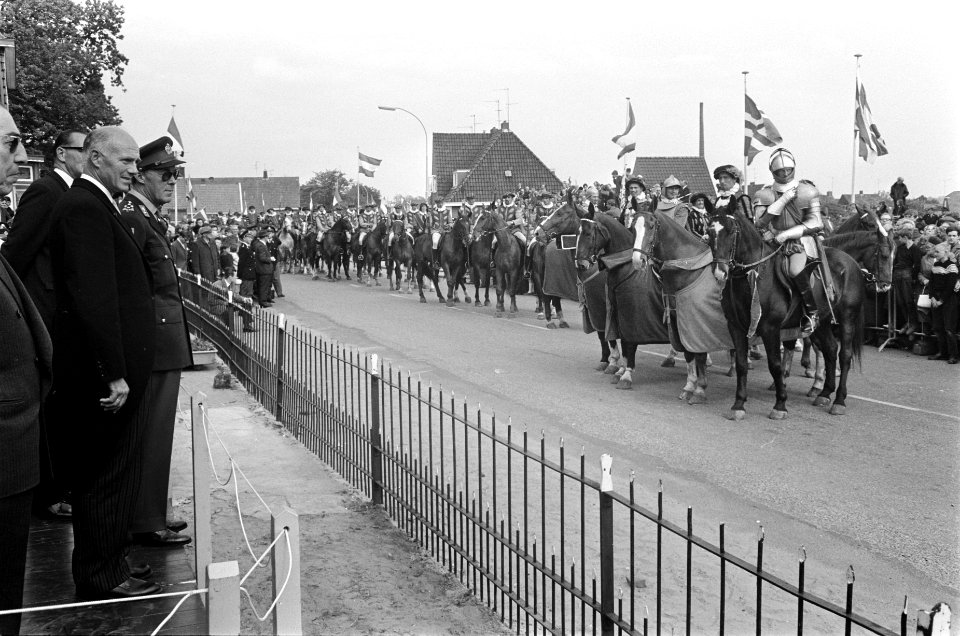 Slag bij Heiligerlee herdacht. Een historisch defilé trok door Heiligerlee, Bestanddeelnr 921-3825