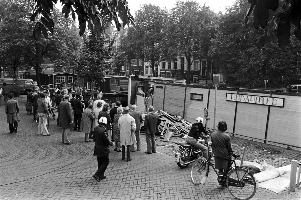 Sloop clandestiene slaapboot in Amsterdamse Prinsengracht, Bestanddeelnr 929-3662