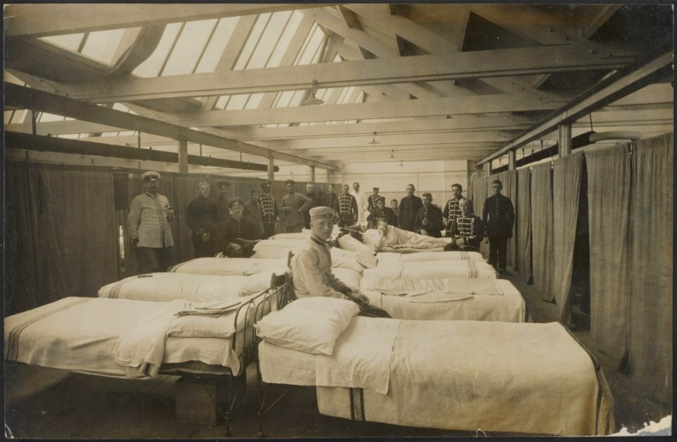 Slaapzaal met Duitse soldaten, Bestanddeelnr 158-2256