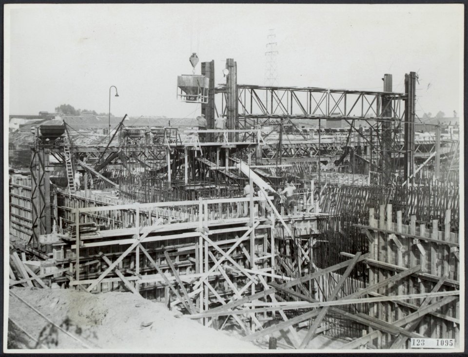 Sluisbouw te Tiel voor verbinding Amsterdam-Rijn. De lengte van de sluis wordt 3, Bestanddeelnr 123-1095