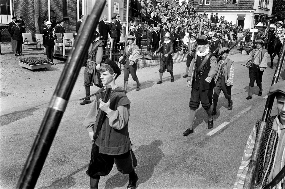 Slag bij Heiligerlee herdacht. Een historisch defilé trok door Heiligerlee, Bestanddeelnr 921-3824