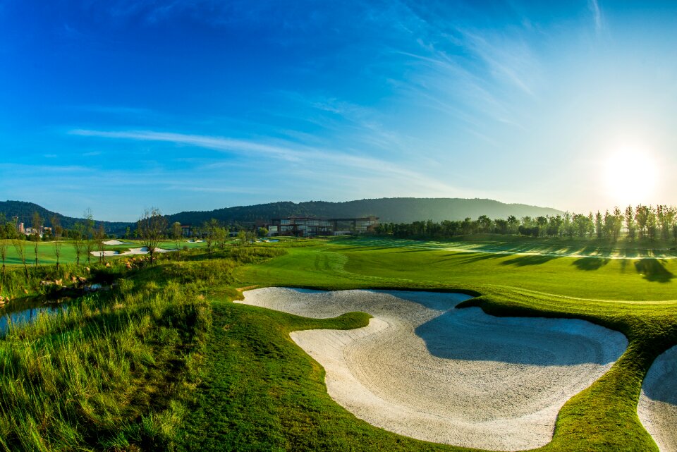 Golf blue sky white cloud