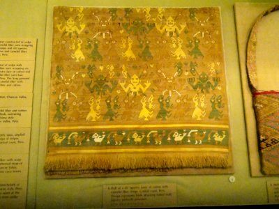 Slit tapestry tunic (half), cotton with camelid fiber, central coast, Peru - Peruvian fabric in the American Museum of Natural History - DSC06139
