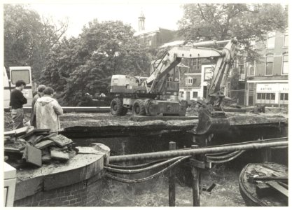 Sloop van de oude Kleine Houtbrug. NL-HlmNHA 54016532