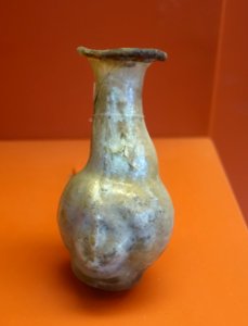 Small flask, Syria, 3rd century AD, glass - Redpath Museum - McGill University - Montreal, Canada - DSC08174
