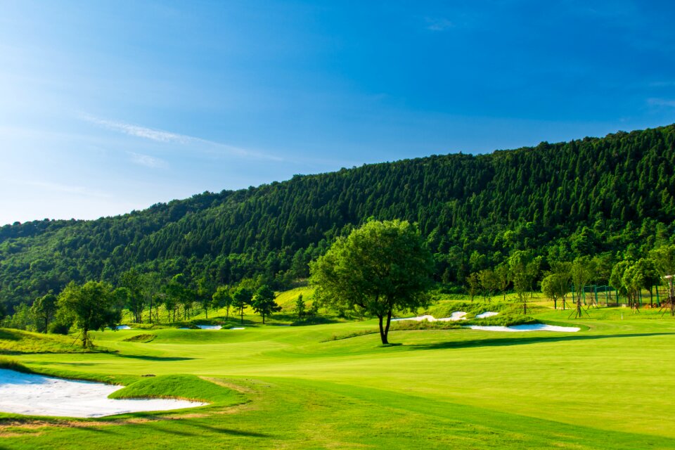 Golf blue sky white cloud