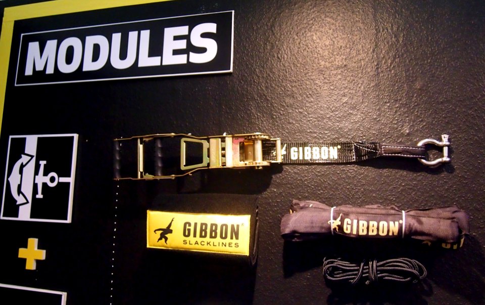 Slacklining at ISPO 2014 Munich (08)