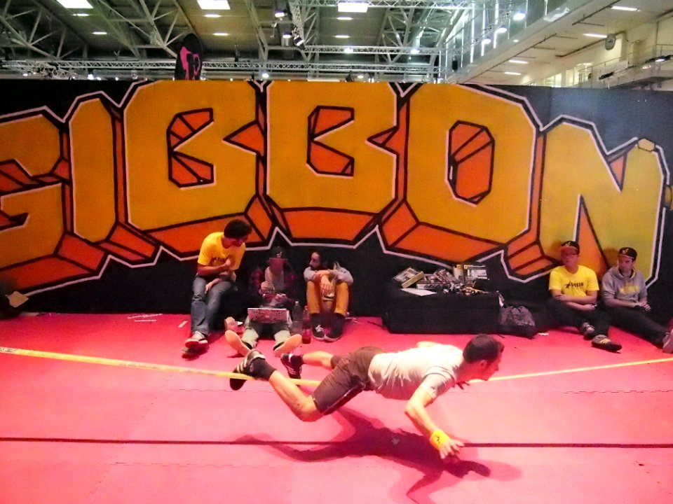 Slacklining at ISPO 2014 Munich (02)