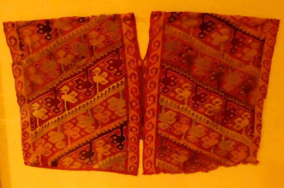 Slit tapestry shirt fragment, Peru, Chancay, central coast, c. 1000-1470 AD, alpaca wool dyed with saffron, cochineal, and indigo - Krannert Art Museum, UIUC - DSC06400