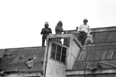 Sloop in de Dijkstraat in Nieuwmarktbuurt (Amsterdam) voor de metro, slopers aan het werk, Bestanddeelnr 926-3007