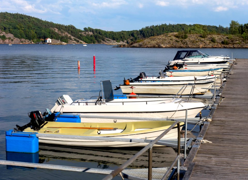 Small motorboats along a jetty in Holma marina