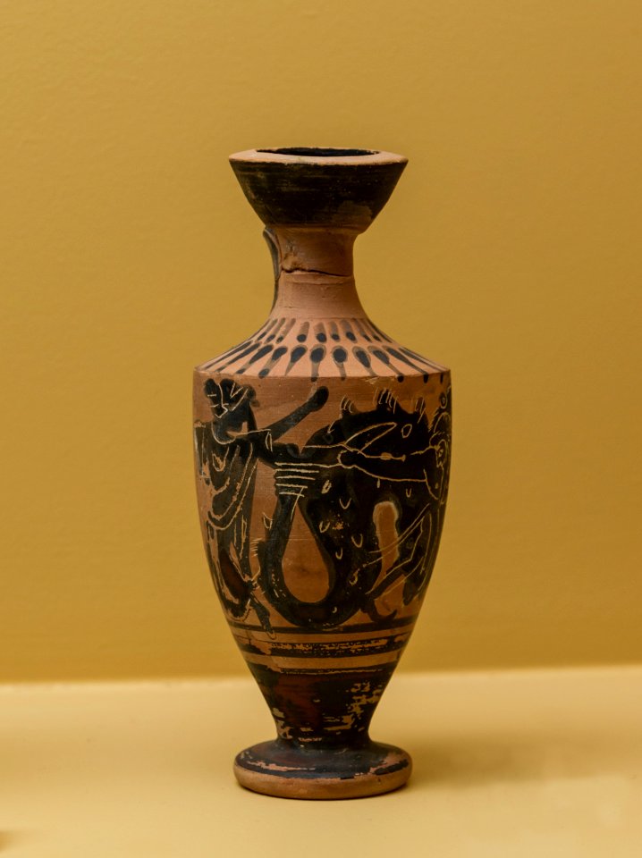 Small lekythos Herakles Triton 500 480 BCE agora museum athens