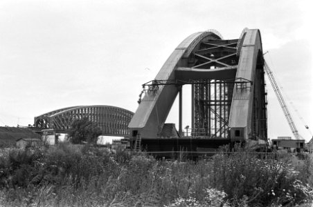 Sloop en begin bouw spoorbrug bij Culemborg, Bestanddeelnr 932-2268