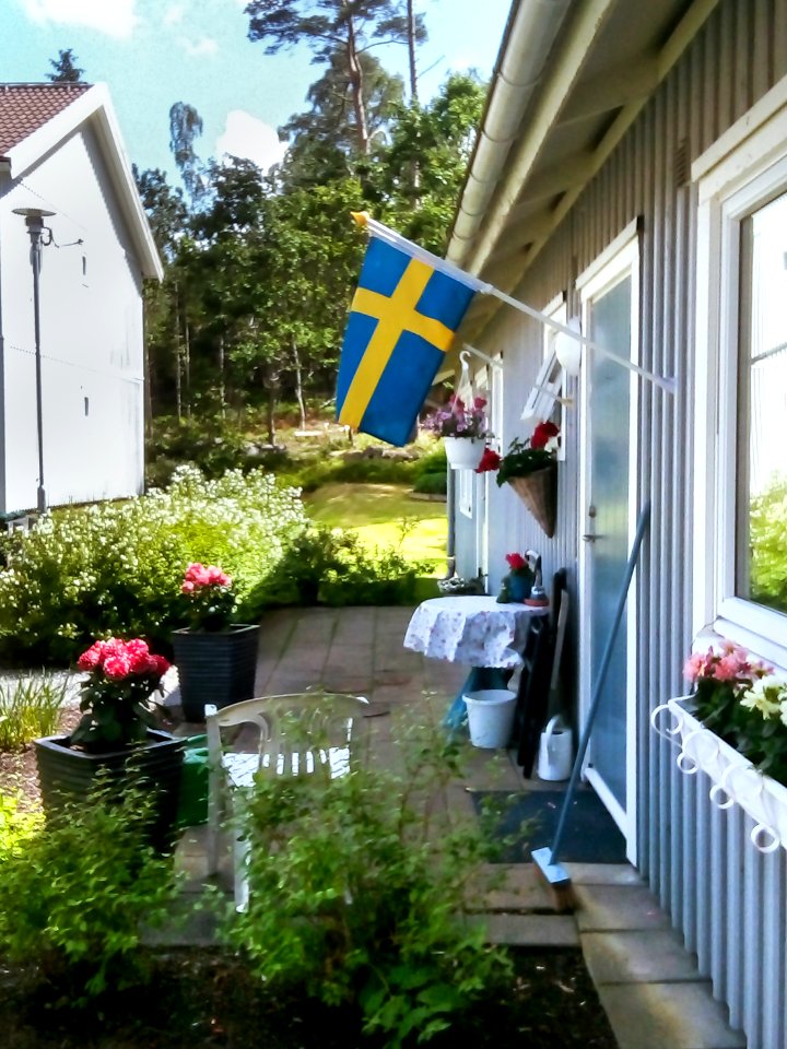 Small house in Brastad with Swedish flag