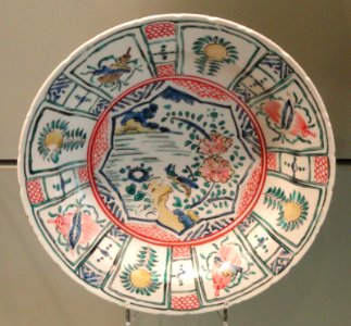 Small Export Dish, c. 1660-1670, Arita, hard-paste porcelain with overglaze enamels - Gardiner Museum, Toronto - DSC00429
