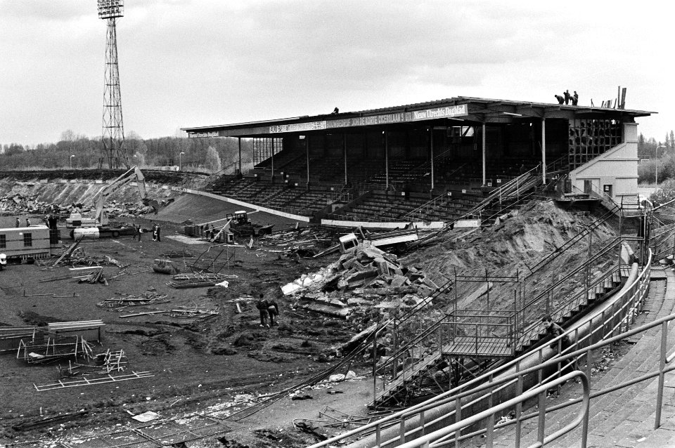 Sloop van het voetbalstadion van FC Utrecht Galgenwaard in volle gang 22 april 1981, Bestanddeelnr 931-4426